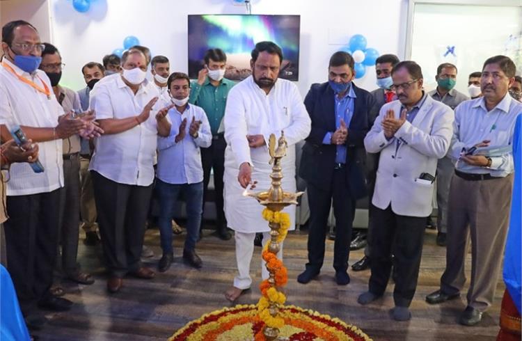 Laxman Savadi, Deputy Chief Minister of Karnataka & Transport Minister inaugurating Piaggio’s EV Experience Centre in Bangalore.