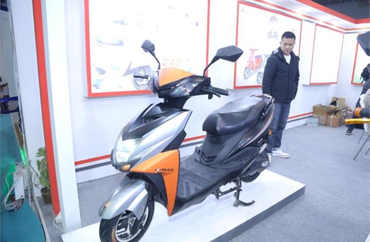 Typical of a smart scooter, Dao e-scooter has a high level of connectivity which allows the rider to monitor data in real-time, conduct diagnostic checks and source daily use statistics straight from his/her mobile phone.