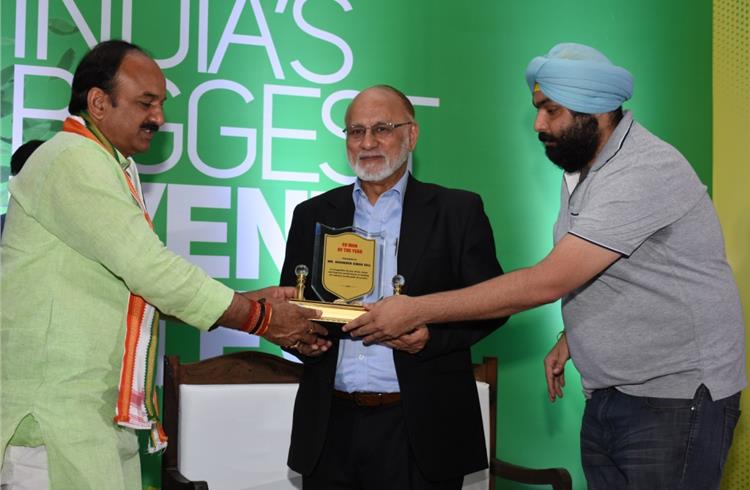 Sohinder Singh Gill, director general, SMEV and CEO, Hero Electric being awarded the EV Man of the Year Award.