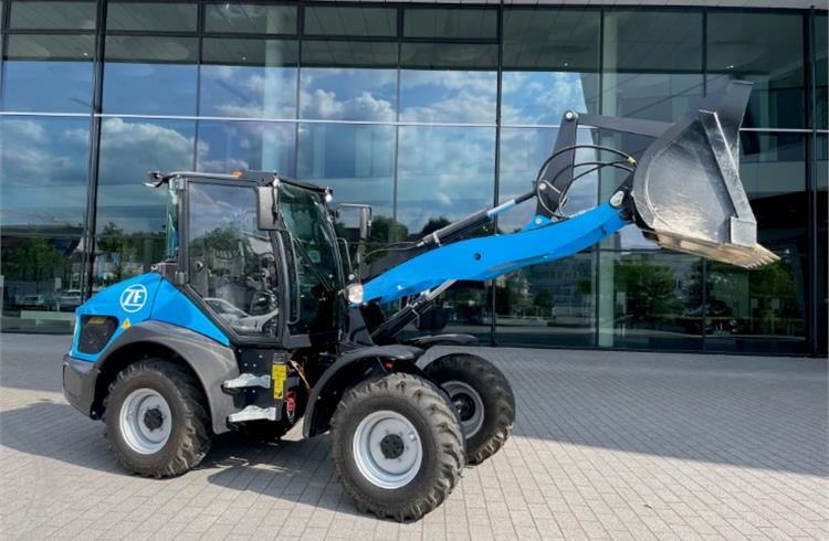 Technology for emission-free construction sites. The electric Yanmar V8e compact wheel loader with the ZF eTRAC drive.