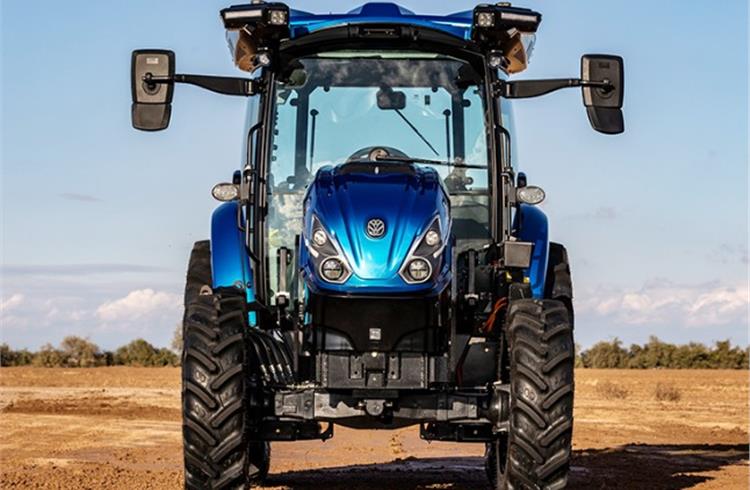 The zero-emission New Holland T4 Electric Power’s e-motor has peak power of up to 120hp and max torque of up to 440 Nm, and a max speed of 40kph.