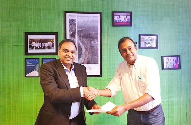 L-R: Shailesh Chandra, president – E-Mobility Business & Corporate Strategy, Tata Motors, and Sanjay Krishnan, founder, Lithium Urban Technologies announce the partnership to develop electric mobility