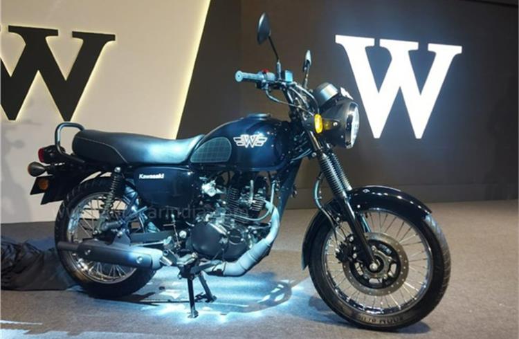 Kawasaki W175 is powered by a 13hp, 13.2Nm, 177cc air-cooled single-cylinder engine mated to a five-speed gearbox.