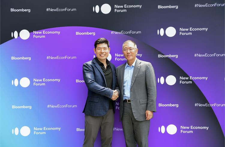 Hyundai Motor Group’s executive vice-chairman Euisun Chung and Grab co-founder and CEO Anthony Tan.