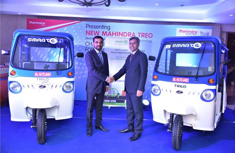 Mahesh Babu, CEO – Mahindra Electric and Goldie Srivastava, co-founder and CEO, SmartE, post MoU signing, to deploy Treo range of electric 3-wheelers in Delhi-NCR. 