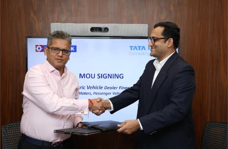 L-R: Arvind Kapil, Group Head, Retail Assets, HDFC Bank and Aasif Malbari, CFO, Tata Passenger Electric Mobility and Director, Tata Motors PV exchanging MoUs for the EV Dealer Financing Programme.