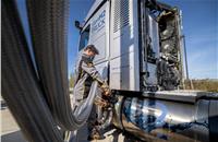 Ahead of the run, the Mercedes-Benz GenH2 Truck was fuelled with liquid hydrogen at Daimler Truck’s filling station in Woerth.