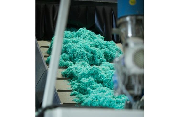 Recycled nylon waste forms the basis for a synthetic yarn from which the floor mats in the BMW iX and the new X1, for example, are made.