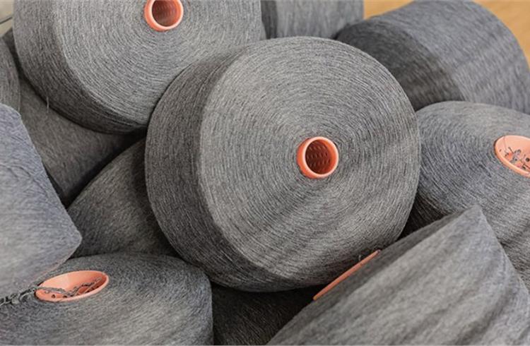 100% recycled carded yarn has been patented jointly by Groupe Renault with Filatures du Parc.