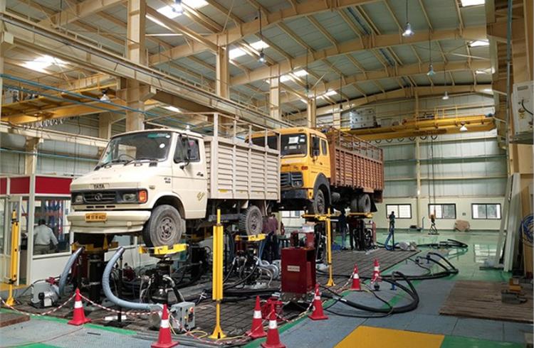 X-Poster test rigs perform buzz, squeak and rattle and NVH testing on heavy commercial trucks. These are manned by trained engineers to handle customer queries.