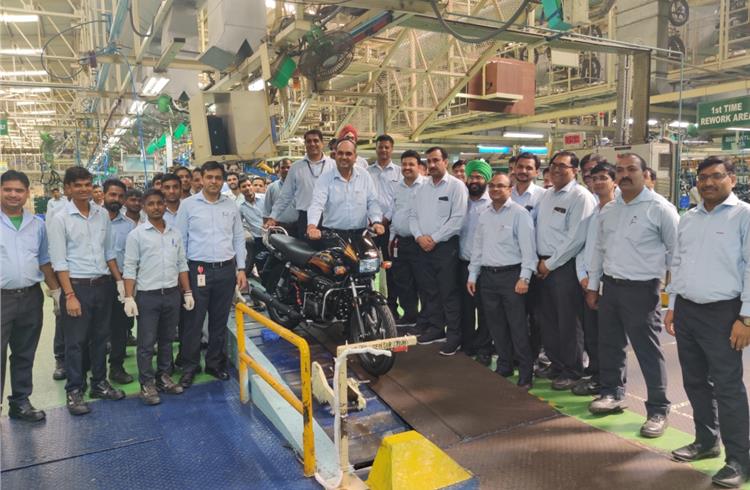 Hero MotoCorp's Haridwar plant has crossed cumulative production of 25 million units. Plant head Mukesh Goyal with his team at the roll out of the 25th million two-wheeler.