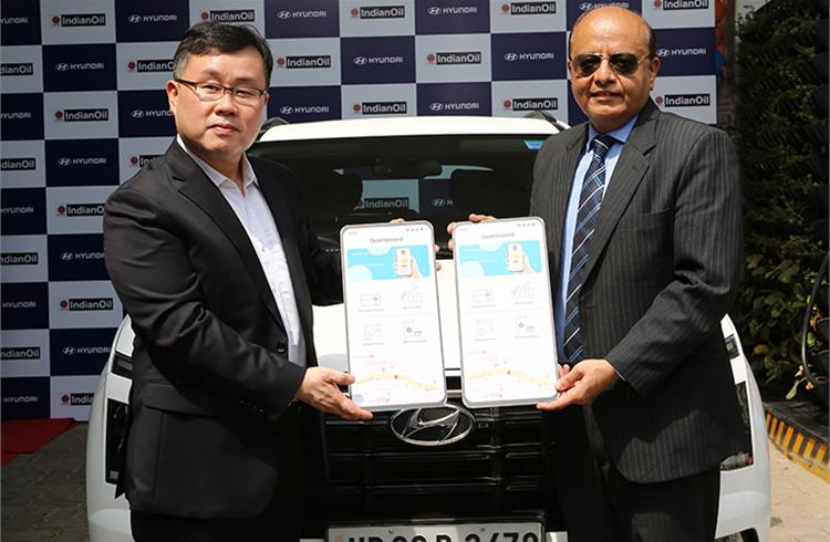 (L-R): JW Ryu, Executive Director – CorporatePlanning, Hyundai Motor India and Shyam Bohra, Executive Director & State Head (DSO), Indian Oil Corporation.