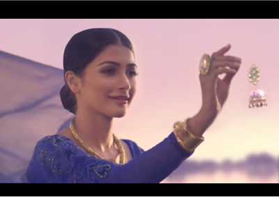 Zoya captures beauty of &#8216;Banaras&#8217; to showcase eponymous collection