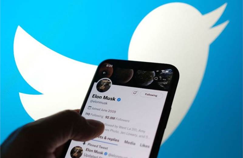 Twitter&#8217;s ad revenue slows as Musk deal hangs in the balance