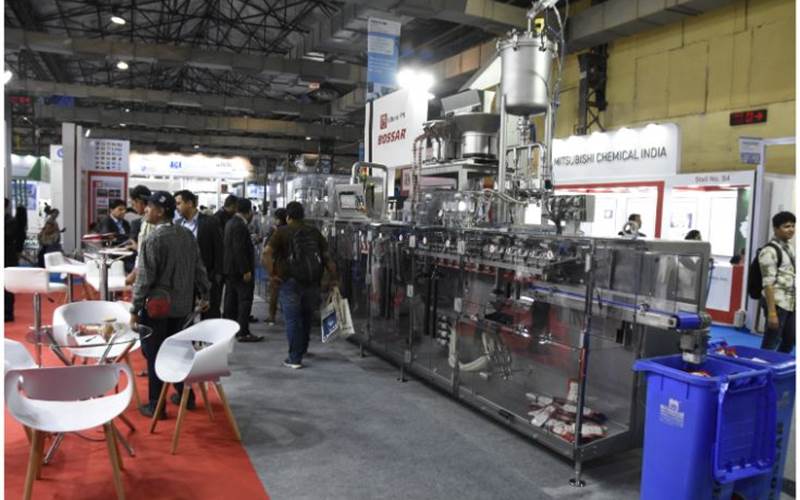 Bossar’s horizontal-form-fill-seal machine, BMK 2600, was demonstrated live at the show