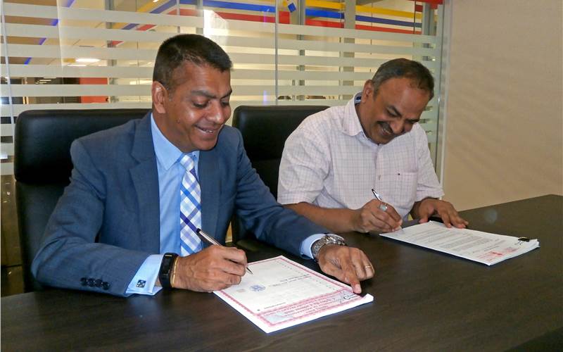 (from left) Raj Manek of Messe Frankfurt and Devang Sheth of Aditya Exposition during the signing of the acquisition