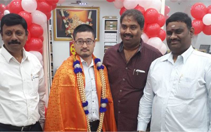 (l-r) Vasudevan and Toshihiro Kawabe of KM with Dinakaran and Jayavel of Dina