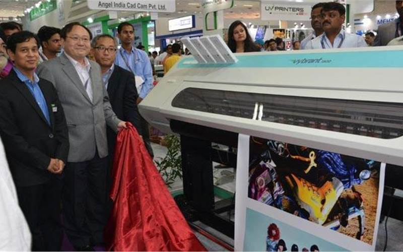 Fujifilm brought its newly launched Vybrant 1800 eco-solvent wide-format printers to Media Expo 2016