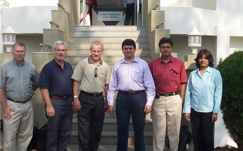 After a spell of over 34 years, Swifts re-opened its ancillary division and became an OEM supplier for Goss International. Swifts team with the technical team of Goss International in 2006. At the centre is Vasant Marathe, the third generation in the family