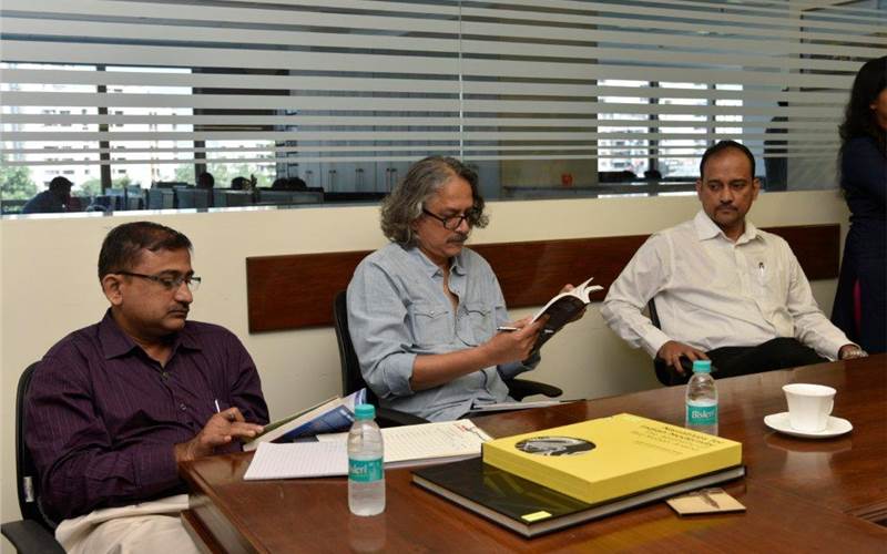 (l-r) Mukund Moghe of Tata Services, Shireesh Sabnis of Publicis and Rajnish Shirsat, R&S Enterprises evaluating Book Printer (Academic and Trade) category