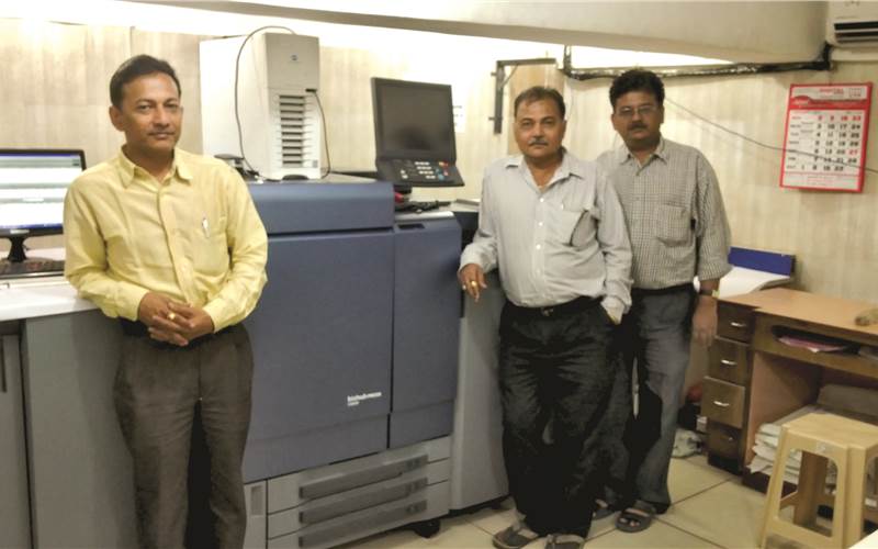 Mehta (c) with Dinesh (l) and Dipak (r): The Satyam Scan trio