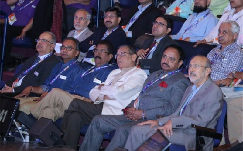 At the Print Summit, spotted in the first row were Kamal Chopra, president of the All India Federation of Master Printers and his comrade Anand Limaye, the honorary general secretary were in attendance. One also spotted Pranav Parikh, chairman and managing director of TechNova