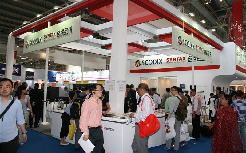 Scodix exhibited metallic printed colours thrugh the one-pass digital process at China Print 2013. It also highlighted its metallic, braille, and glitter tools at the show