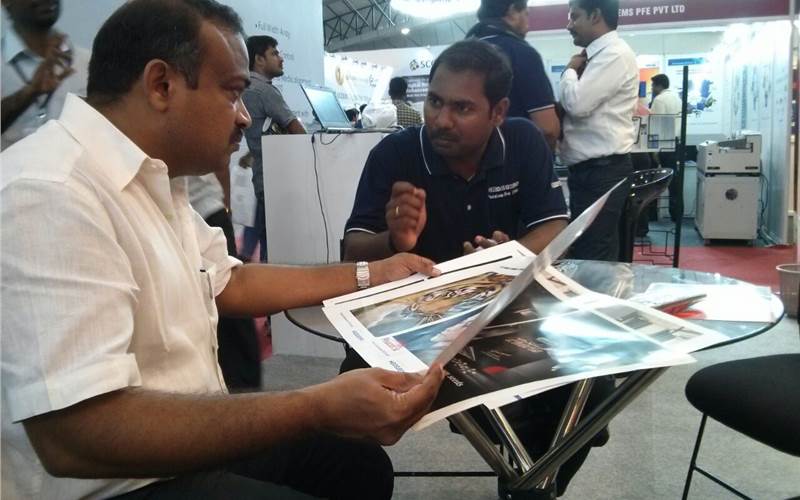 Venugopal of Sterling, the president of KMPA, looks at samples powered by Heidelberg's anicolor technology