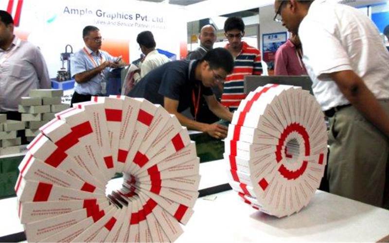 New Delhi-based Ample Graphics deals with equipment related to post-press and packaging. At the show, it had a demo of the Longxingsheng semi-automatic rigid box machine from China. Ample is the India representative of Longxingsheng