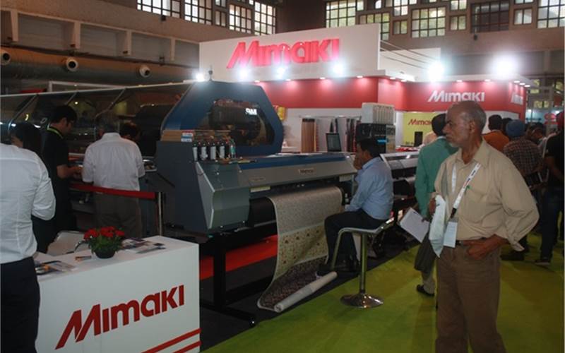 Mimaki launched its Tiger 1800B globally at Gartex 2016. It’s a belt-type direct-to-textile inkjet high-speed model. The maximum speed is 390 sq/m