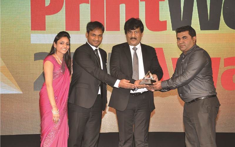Naveen Goel (2l): Receiving the PrintWeek India Label Printer of the Year Award 2014; third time in a row