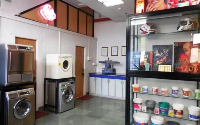 The print demo centre and testing facilities are about finding the optimum ink solution. Industrial washing machines can be seen, which are used to test inks on textile