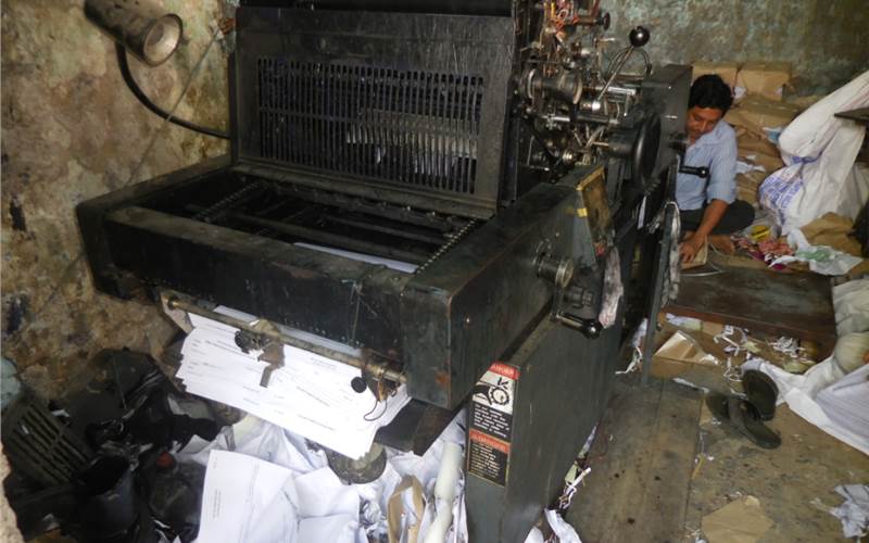 In 1997, Kalim with his family&#8217;s assistance bought a new single-colour offset, black and white printing machine at the cost of Rs 4-lakh. The size of the mini offset press is 14x18inch