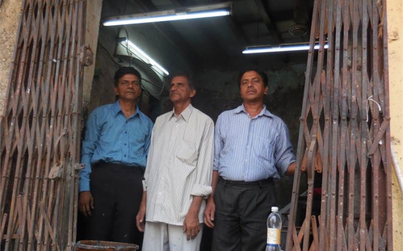 Iftikar, owner of M K press and father of Kalim had taken loan from the BEST, Co-operative Society and bought the Tader machine and later the cutting machine was purchased. All the accounts are handled by Kalim and at the end of every month, the amount is distributed within the family