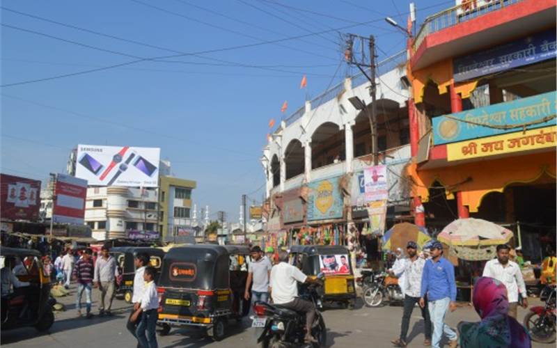 Latur’s city famous 'Ganjgolai chowk’ is abuzz with activities from the shops and more importantly the students. The city boasts of high literacy rates.
