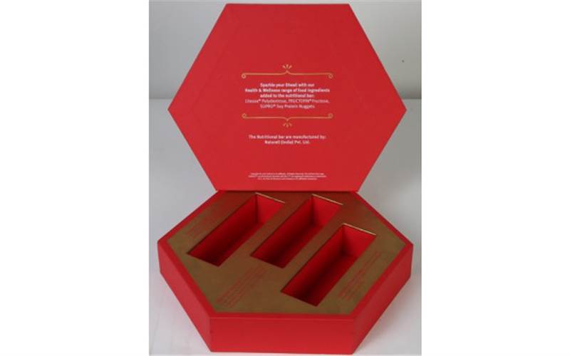 The hardbound Diwali gift box with die-cut was made for Dupont Nutrition & Health. The job, with print run of 400 was screen printed in gold and white colour, and was digitally printed on roma red 120 gsm paper