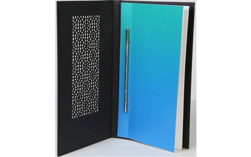 The Calabash menu for Visual Print N Pack has a print run of 50. The cover is hardbound with black geltex material with gold foil and laser-cutting window. The inserts were digitally printed on ensemble white 210 gsm