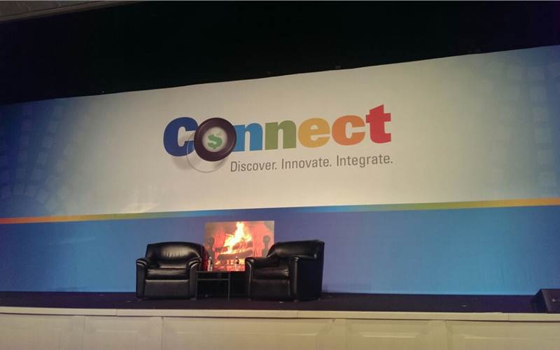 The stage is set for the fireside chat with Tom Quinlan of RR Donnelly