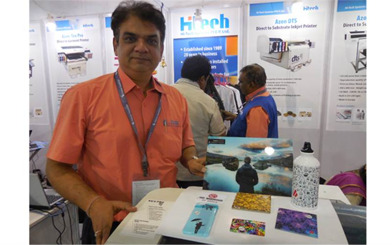 Hi-Tech Systems showcased its direct-to-substrate UV printer Azon Razor Hale from Zagreb, Croatia-based manufacturer Azon. Also on display was the direct-to-garment inkjet printer Azon Tex Pro