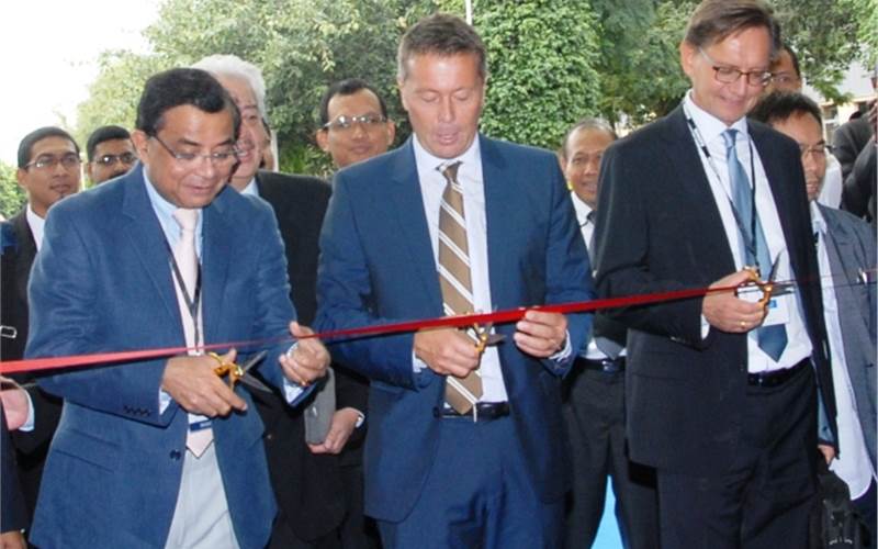 (l-r)- DD Purkayastha, MD and CEO, ABP; Wan-Ifra president, Tomas Bruneg&#229;rd; and Erik Bjerager, president of the World Editors Forum inaugrating Wan-Ifra India Expo 2013