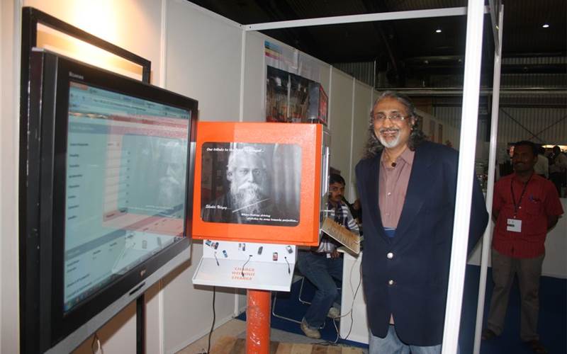 S Vijay of Shakti Udyog with Dial A Vend - the Tamil newspaper Dinamalar has 25 of these machines at real sites in Tamil Nadu