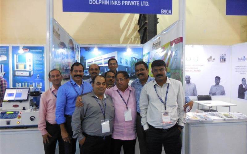 Mumbai-based, Dolphin Inks are showcasing their range of products. (Second from left) Devdas Kunder, senior manager sales with Dolphin Inks team