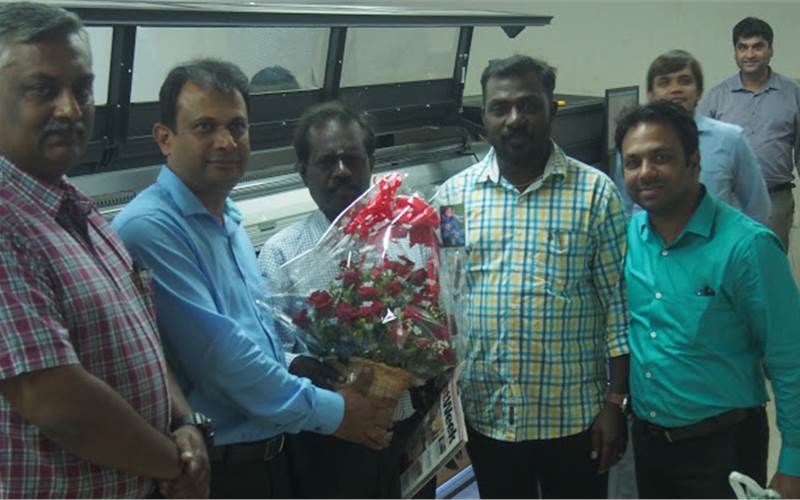 Ashish Save of Insight Communications presenting a bouquet to A Nagaraj and A L Kumar of Signage Graphics. Also seen: George Mathew and M Basha of Insight Communications