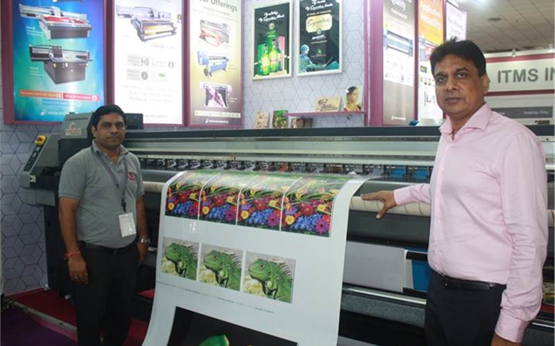 (r) According to TP Jain, managing director, Monotech Systems, the company’s focus now is four-colour roll-to-roll printing with white ink printing option