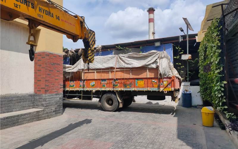 The six metric-tonne Bindwel Freedom 4K, arrives at Arihant’s plant in Meerut after travelling for seven days from Bengaluru. The truck parked inside the Arihant Factory in Meerut. The hoisting was done using Escorts Hydra 12.5 MT crane
