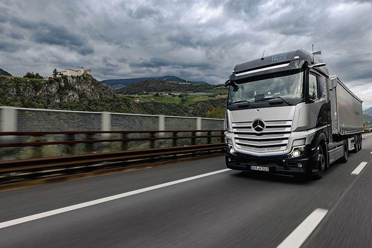 Daimler Truck conducts first high-altitude tests with hydrogen truck ...