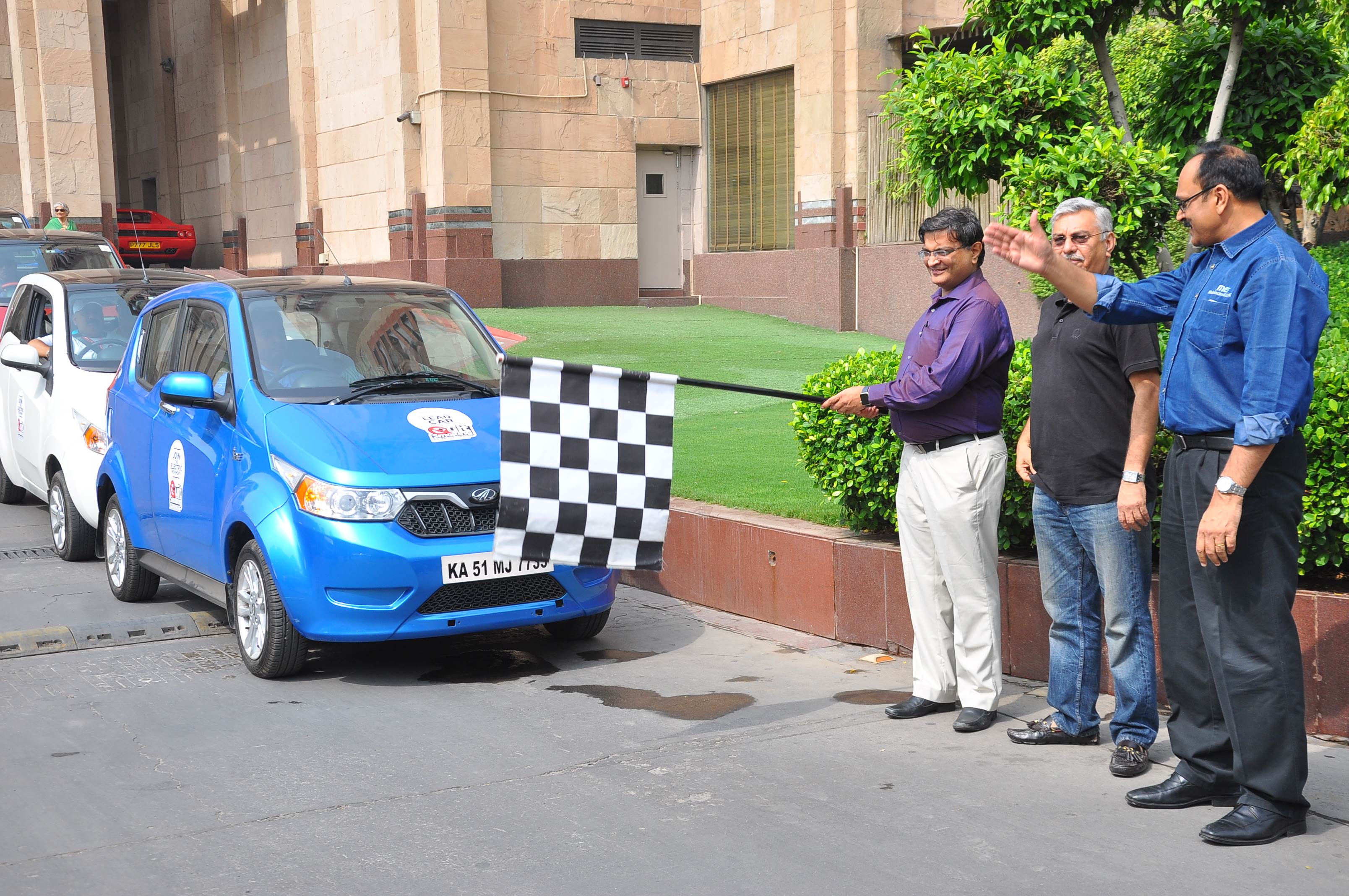 Mahindra Electric drives sustainable mobility on World Earth Day ...