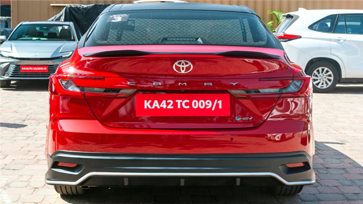 टोयोटा कैमरी स्प्रिंट पीछे टोयोटा कैमरी स्प्रिंट पीछे